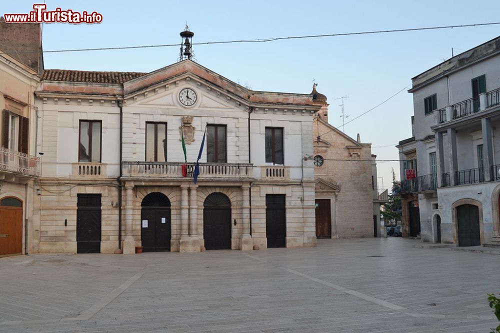 Immagine Il palazzo Comunale di  Grumo Appula in Puglia - © Mr.Truman - CC BY-SA 3.0, Wikipedia