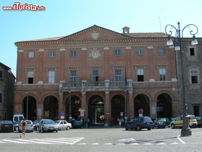 Immagine Il Palazzo del comune si trova in centro a Matelica, nelle Marche in Provincia di Macerata - © Dr.Zero / Wikipedia