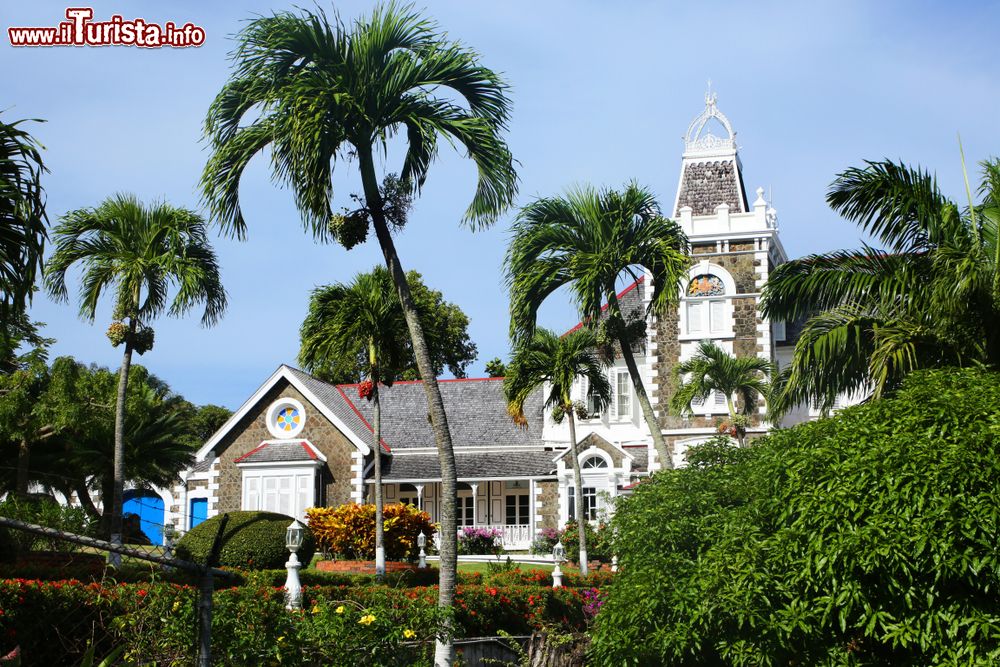 Immagine Il Palazzo del Governo a Morne Fortune, Castries, Saint Lucia (Caraibi). Morne Fortune è una zona residenziale situata a sud di Castries, la capitale dell'isola.
