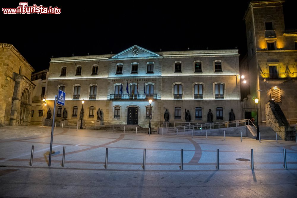 Immagine Il Palazzo del Governo della provincia di Soria by night, Spagna.