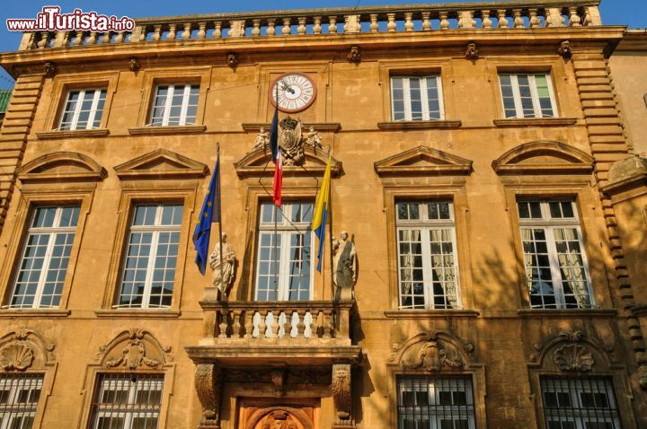 Immagine Il palazzo del Municipio di Salon-de-Provence, cittadina del dipartimento Bouches-du-Rhône, nel sud della Francia - foto © Pack-Shot / Shutterstock.com