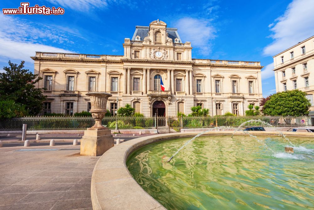 Immagine Il palazzo della Prefettura di Herault nella città di Montpellier, Occitania, Francia.