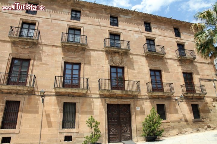 Immagine Il Palazzo Episcopale a Calahorra, Spagna. Si tratta di un imponente edificio costruito in laterizi fra il XVI° e il XVIII° secolo.