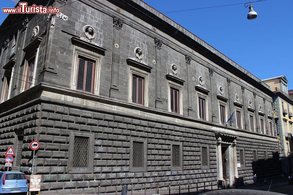 Immagine Il Palazzo Gravina a Napoli è servito come locatin di ripresa nella fiction TV l'amica geniale - © Miguel Hermoso Cuesta, CC BY-SA 4.0, Wikipedia