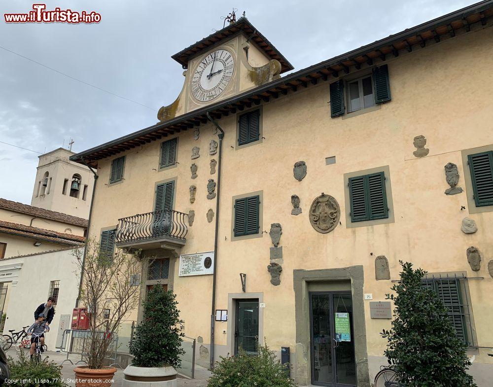 Immagine Il Palazzo Spartaco Conti, uno degli edifici caratteristici del centro storico di Campi Bisenzio - © lissa.77 / Shutterstock.com