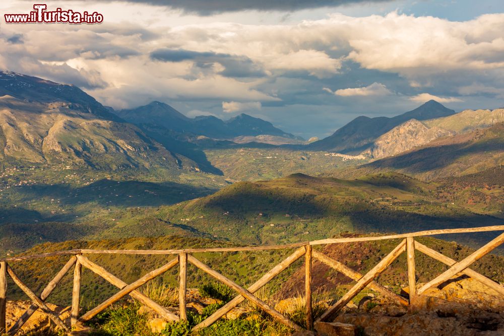 Immagine Il panorama che si ammira da Pollina, in direzione della Madonie, Sicilia