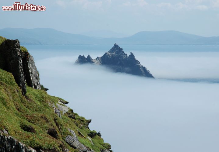 Immagine il panorama da Skellig Michael, l'isola di Little Skellig e le coste dell'Irlanda