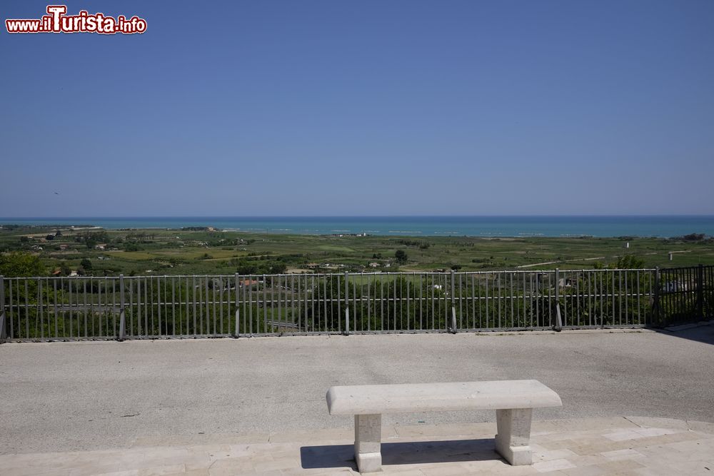 Immagine Il panorama da una piazza di Campomarino in Molise