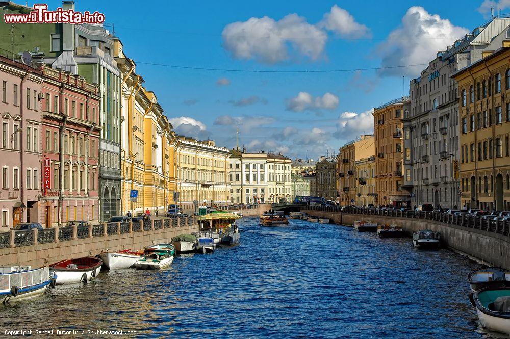 Immagine Il panorama dal ponte Pevchesky sul fiume Moykanel centro di San Pietroburgo in Russia - © Sergei Butorin / Shutterstock.com