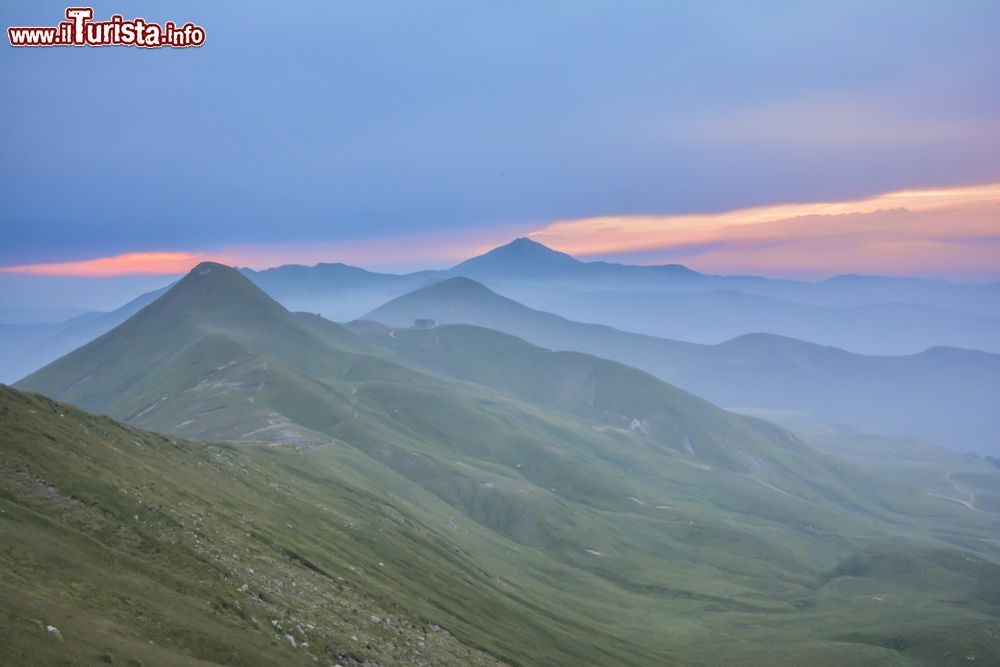 Immagine Il panorama dall'Appennino emiliano e toscano vicino a Lizzano in Belvedere, al tramonto