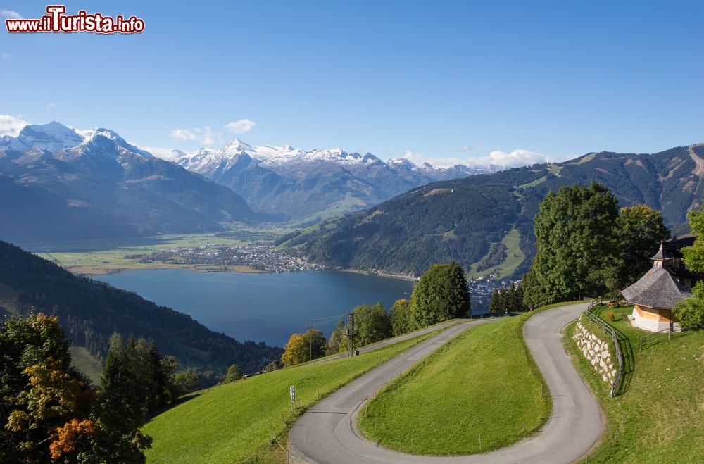 Immagine Il panorama dalla strada di Mitterberg sul lago Zell-am-See, Austria.