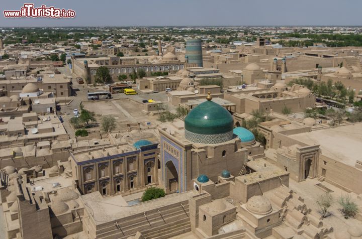 Immagine Il Panorama dalla cima di un minareto della città vecchia di Khiva, Uzbekistan - © Igor Dymov / Shutterstock.com