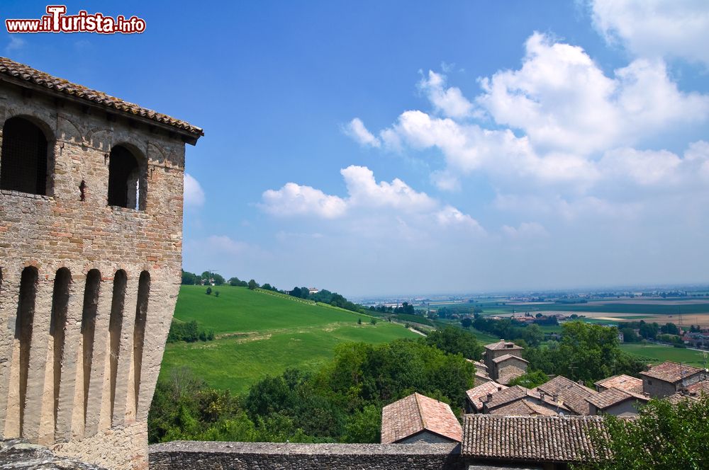 Immagine Il panorama dall'alto del Castello di Torrechiara a Langhirano, Emilia-Romagna