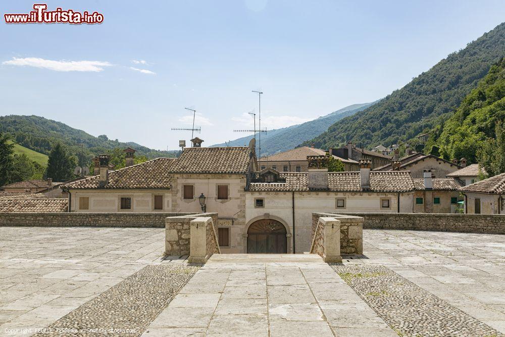 Immagine Il panorama del borgo di Follina visto dall'abbazia di Santa Maria di Sanavalle, Veneto - © FEDELE FERRARA / Shutterstock.com