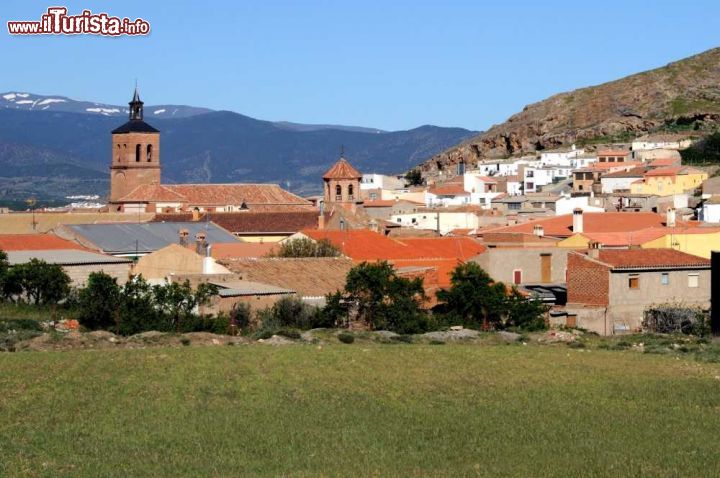 Immagine Il panorama del borgo di La Calahorra in Spagna