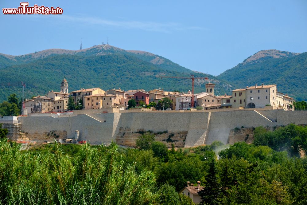 Immagine Il panorama del borgo di Massa Martana in Umbria, provincia di Perugia