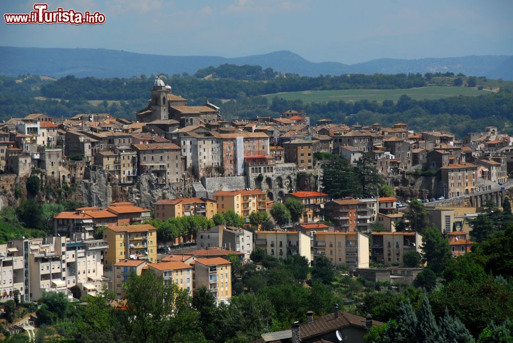 Immagine Il panorama del borgo di Orte nel Lazio: si  erge sulla valle del fiume Tevere grazie ad uno sperone di roccia tufica, nella provincia di Viterbo - © www.visitlazio.com