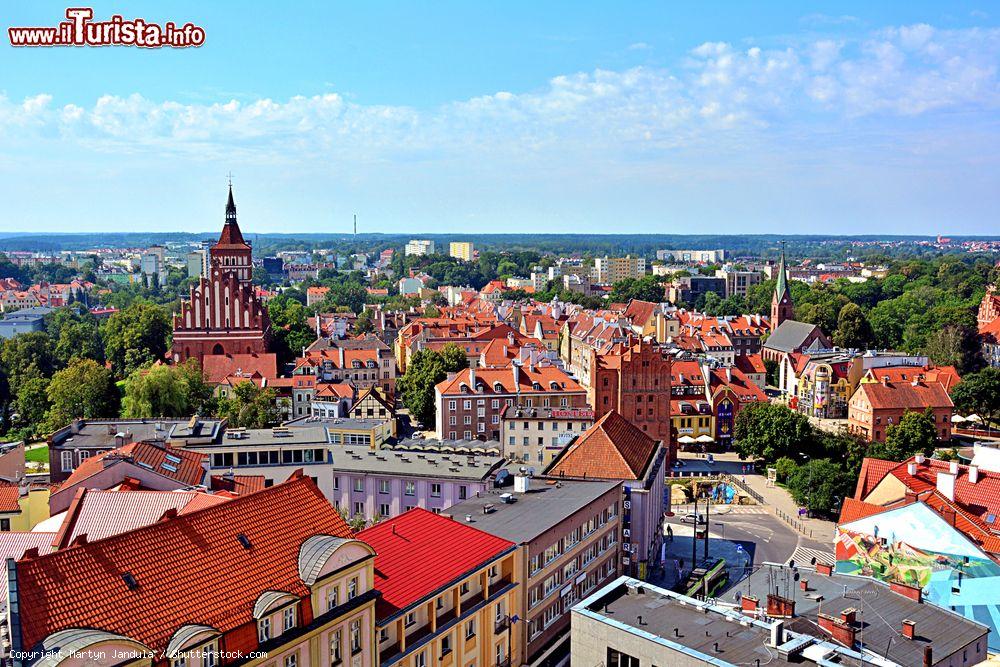 Immagine Il panorama del centro storico di Olsztyn, Polonia. Nel corso del Medioevo frequenti guerre distrussero più volte il tessuto urbano della città, soprattutto quelle fra Polonia e Ordine Teutonico nel corso del XV° secolo - © Martyn Jandula / Shutterstock.com
