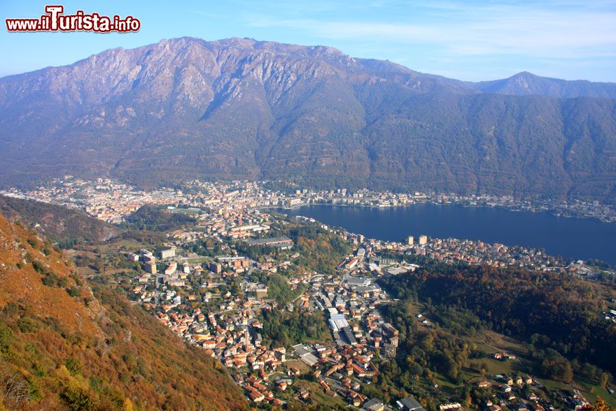 Immagine Il Panorama del Lago d'Orta e di Omegna da Quarna Sopra in Piemonte - © Alessandro Vecchi - CC BY-SA 3.0, Wikipedia