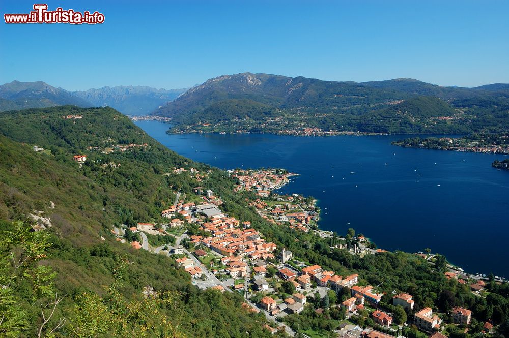 Immagine Il panorama della sponda ovest del lago d'Orta nella zona di Pella