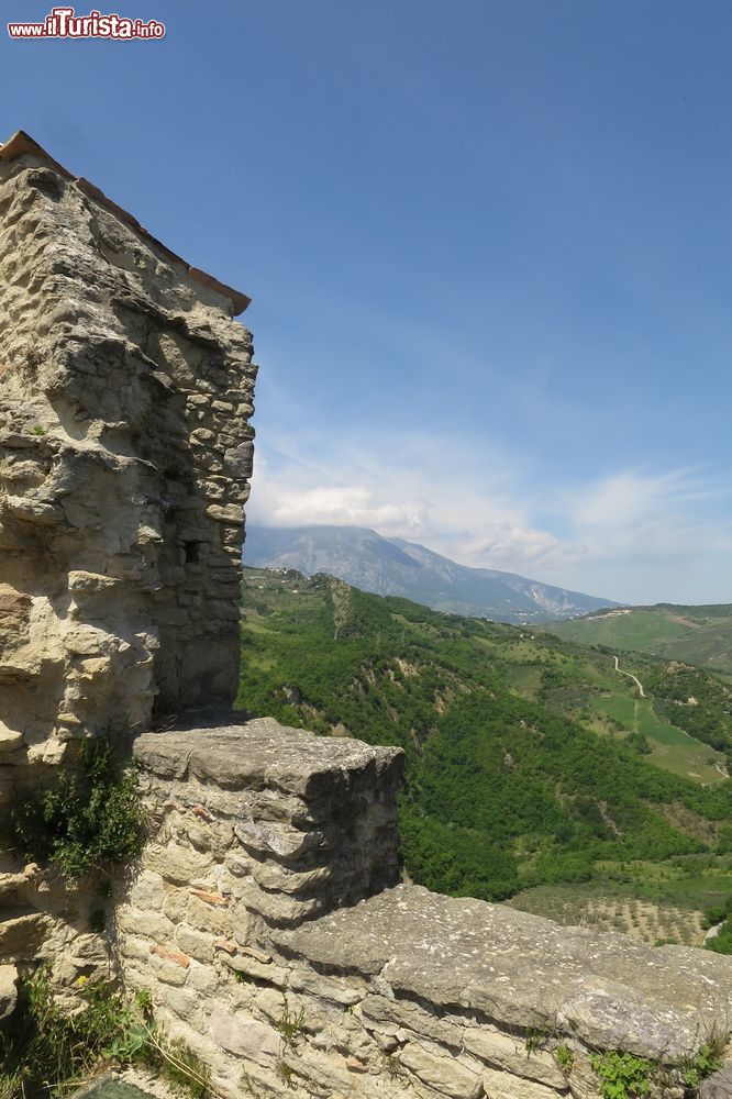 Immagine Il panorama delle colline della provincia di Chieti fotografato da Roccascalegna