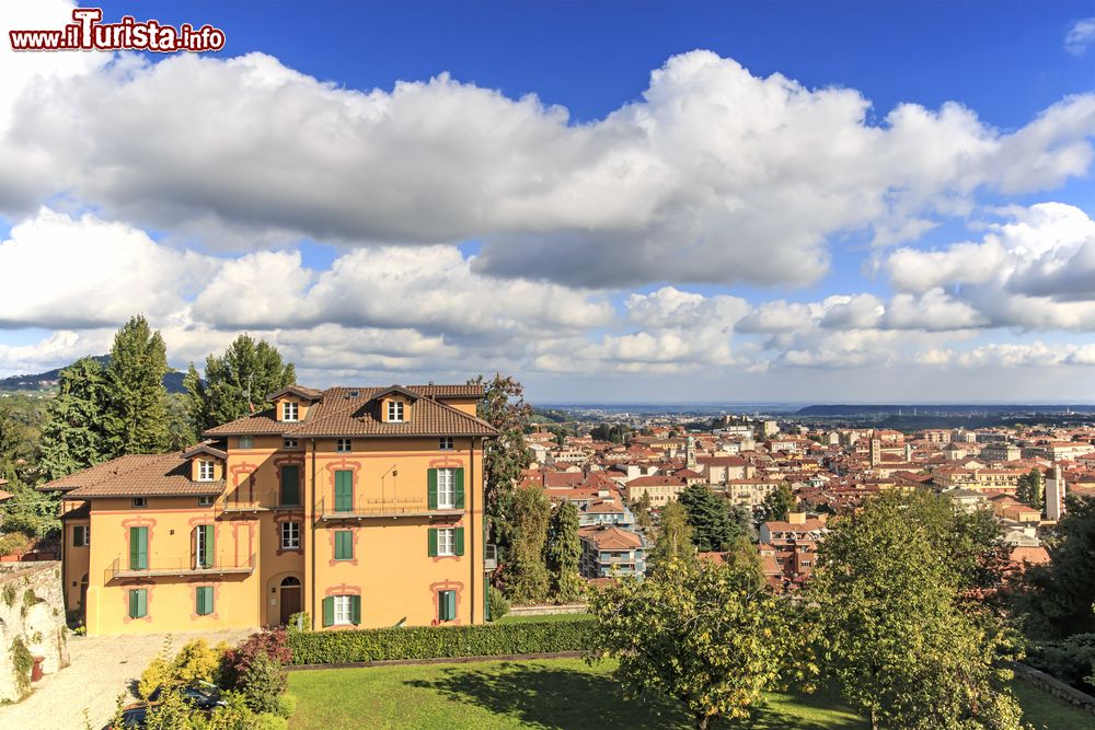 Immagine Il panorama di Biella dal Piazzo: è la parte più antica della città del Piemonte