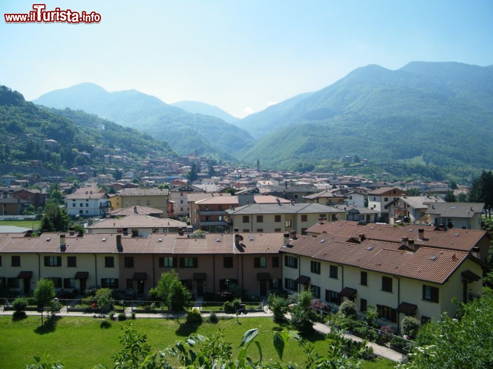 Immagine il panorama di Bienno in Val Camonica Foto Luca Giarelli