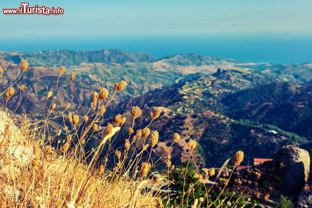 Immagine Il panorama di Bova Superiore sulla costa sud della Calabria