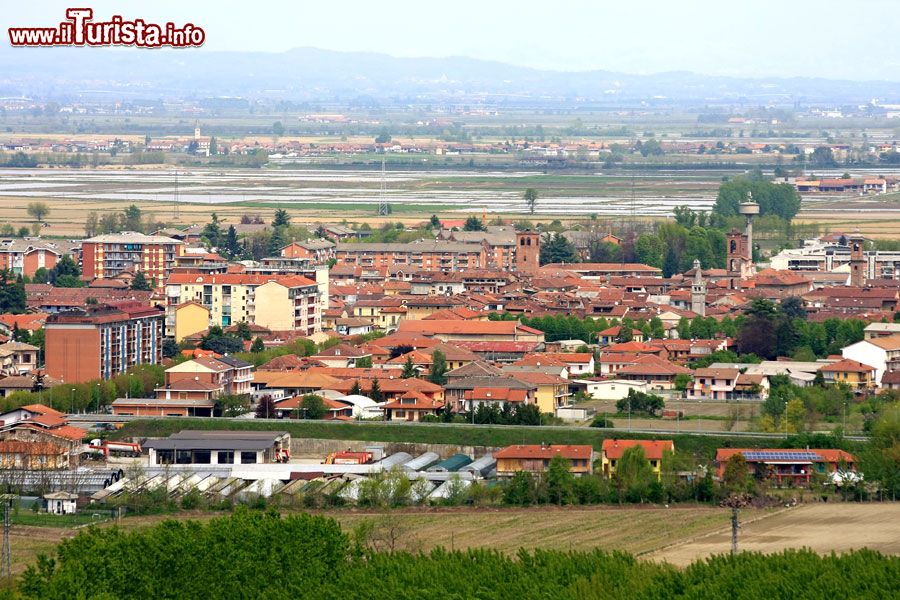 Immagine Il Panorama di Crescentino nella pianura della provincia di Vercelli, in Piemonte - © Alessandro Vecchi - CC BY-SA 3.0, Wikipedia