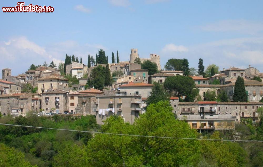 Immagine Il panorama di Pico in provincia di Frosinone, Lazio. Questa località immersa nel verde rappresenta uno dei borghi più belli d'Italia.