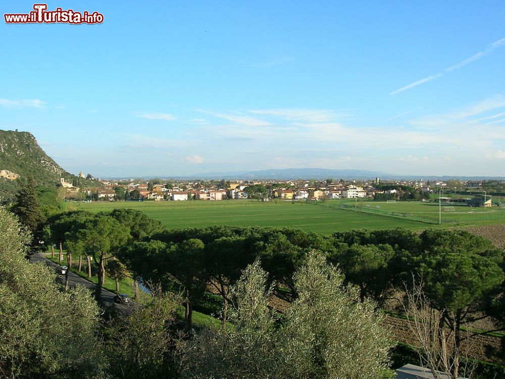 Immagine Il panorama di Uliveto Terme in Toscana - © Taccolamat - CC BY-SA 2.5 it, Wikipedia