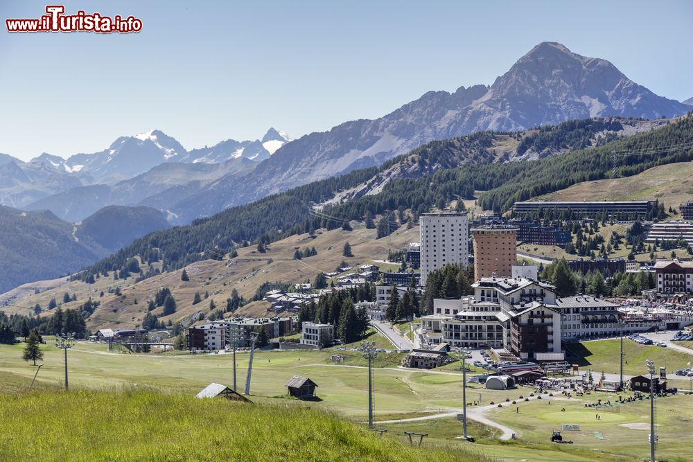 Immagine Il panorama estivo di Sestriere in Piemonte