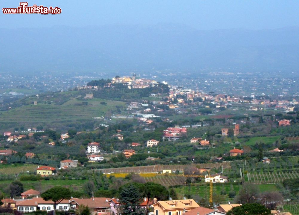 Immagine Il panorma di Colonna il comune più piccolo dei Castelli Romani nel Lazio - © Croberto68 - CC BY-SA 3.0, Wikipedia