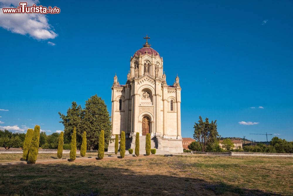 Immagine Il Pantheon della Contessa di Vega del Pozo a Guadalajara, Spagna.