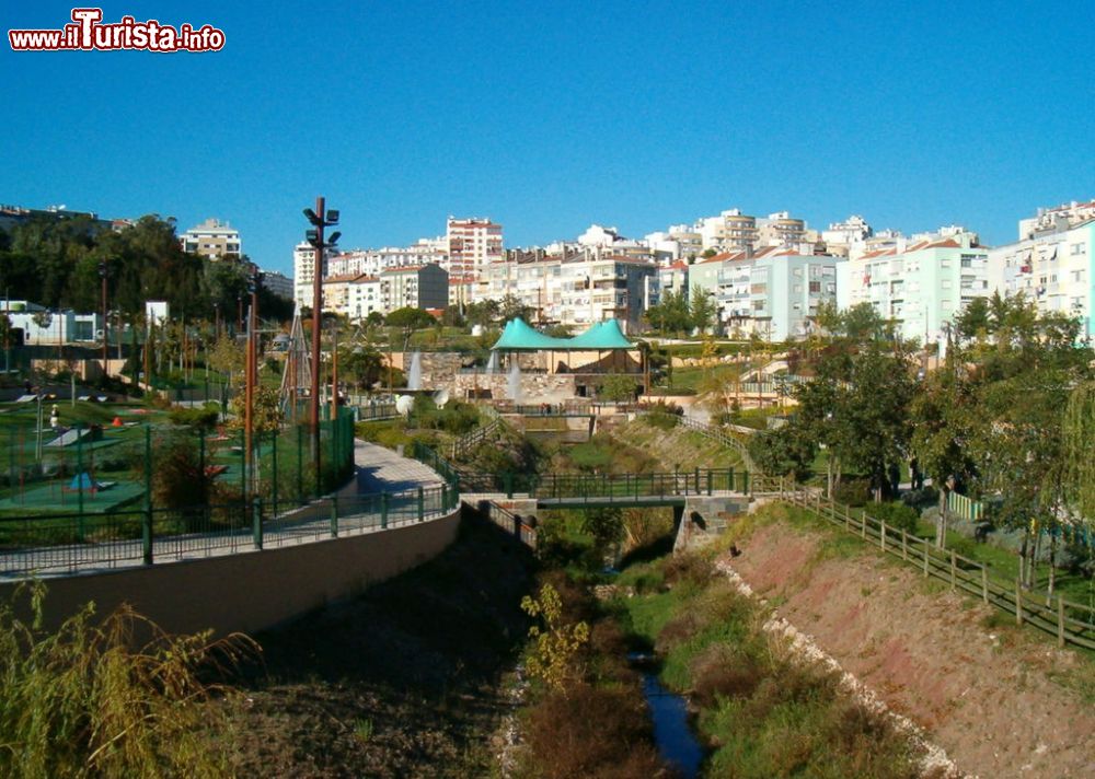 Immagine Il Parque Aventura ad Amadora, Portogallo - © Koshelyev - CC BY-SA 3.0, Wikipedia
