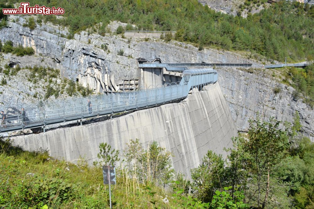 Immagine Il percorso del coronamento sommitle della diga del vajont, Friuli Venezia Giulia