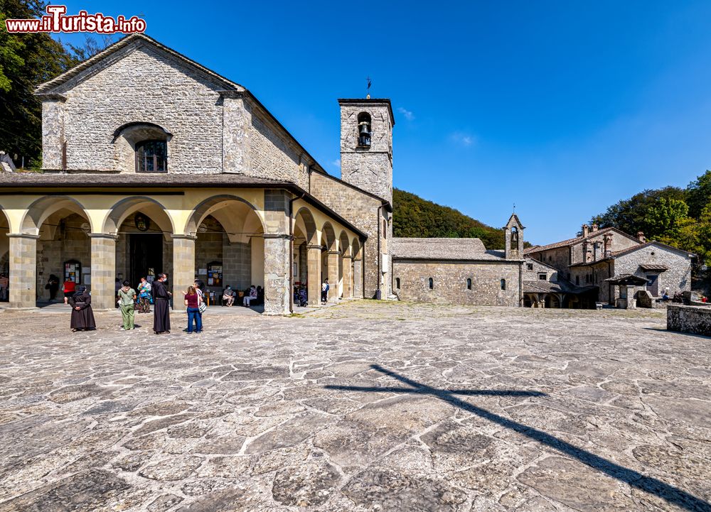 Immagine Il piazzale del Santuario di La Verna in Toscana, uno dei luoghi di San Francesco