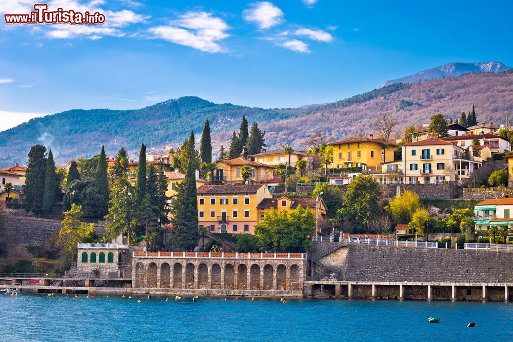 Immagine Il piccolo borgo di Ika, lungo la cosiddetta Riviera di Opatija. Siamo nel Golfoi del Quarnero, in Croazia.