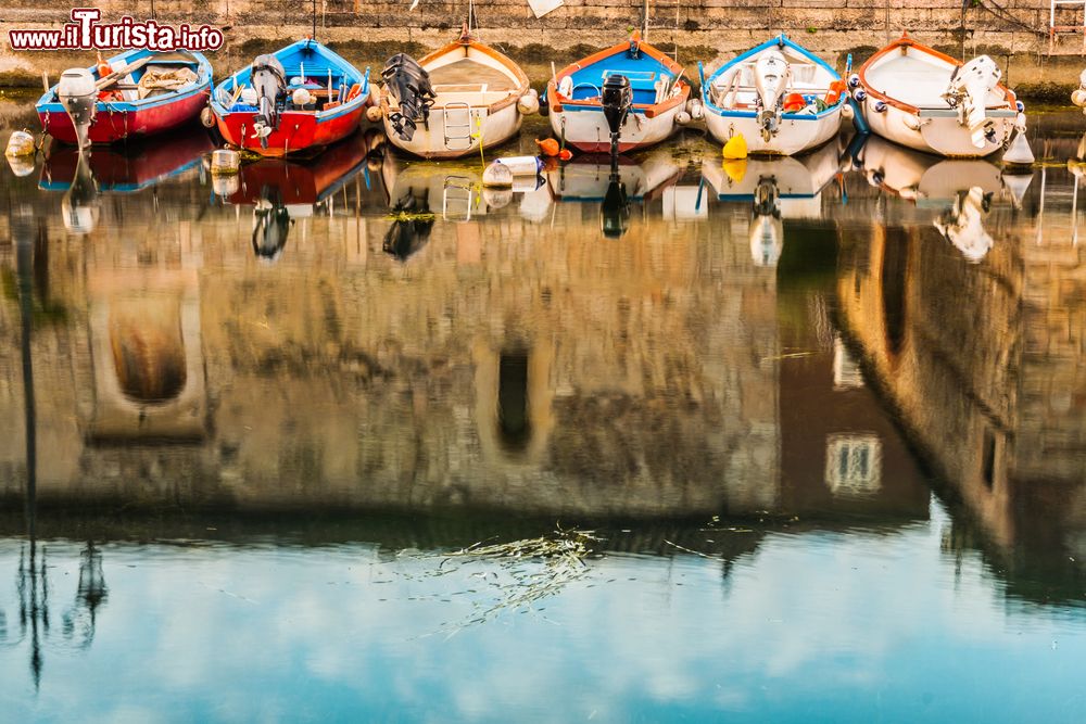 Immagine Il piccolo porto nel centro di Lazise sulla sponda orientale del Lago di Garda