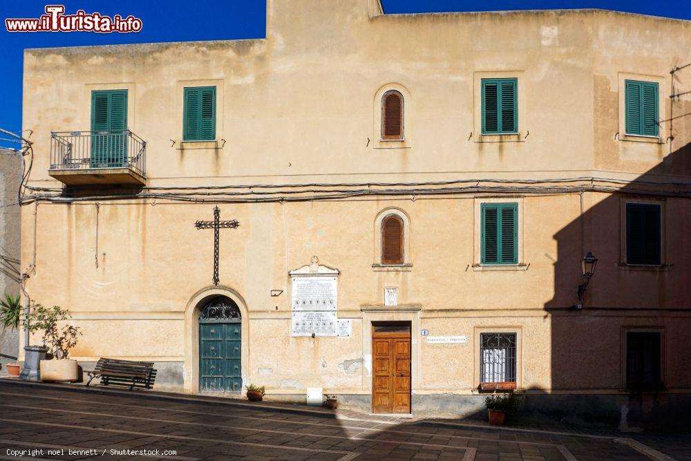 Immagine Il piccolo villaggio di Sant'Ambrogio in Sicilia, non lontano da Cefalù - © noel bennett / Shutterstock.com