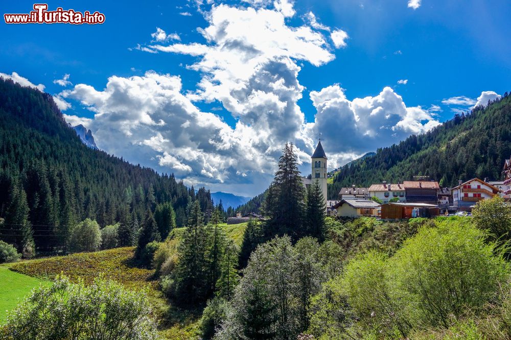 Immagine Il pittoresco borgo di Mazzin nelle Dolomiti, Trentino Alto Adige.