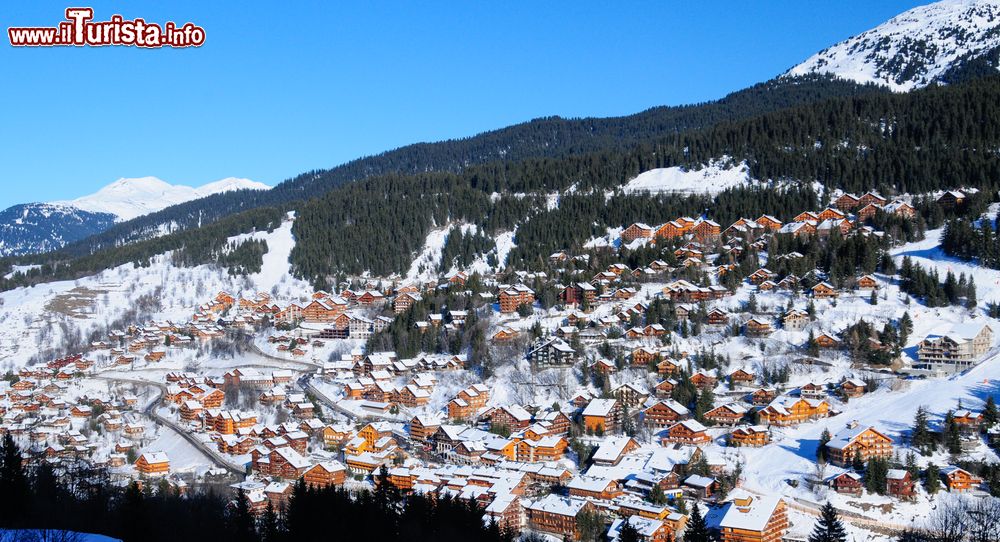 Immagine Il pittoresco borgo di Meribel nelle Alpi francesi, dipartimento della Savoia. 