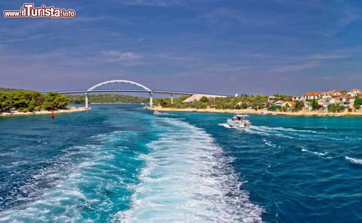 Immagine Il ponte che collega l'isola di Pasman con quella Ugljan in Dalmazia (Croazia)