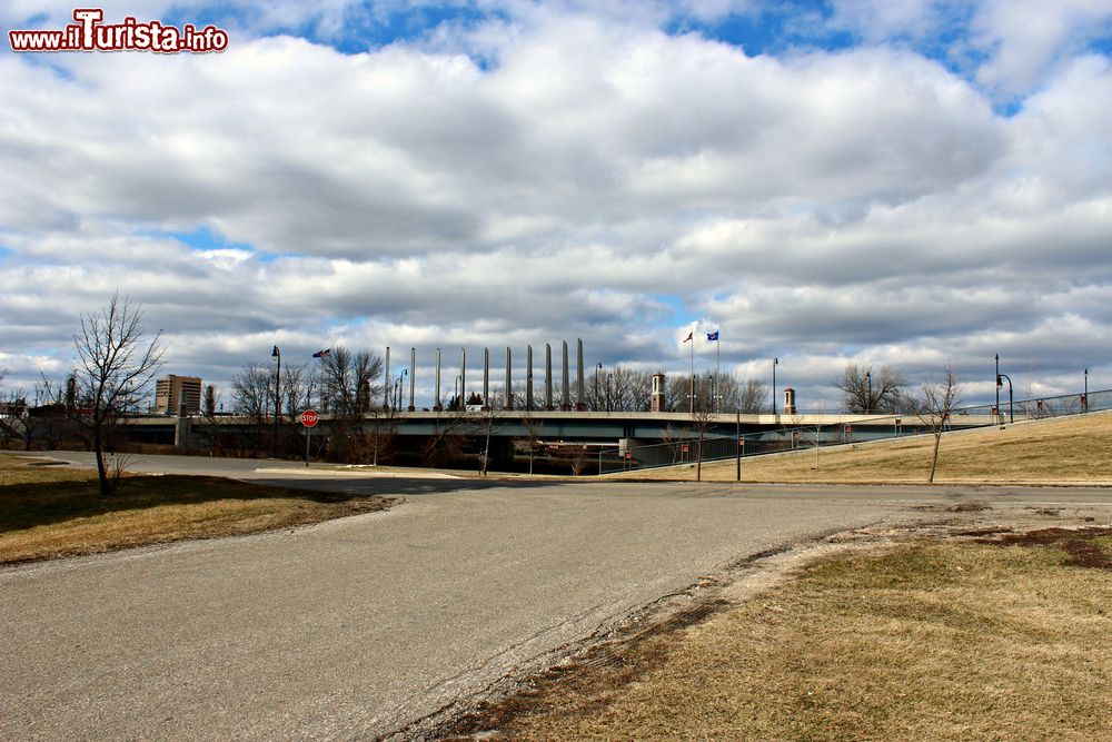 Immagine Il Ponte dei Veterani a Fargo, Nord Dakota, Stati Uniti.