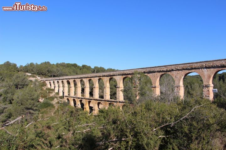 Immagine Il ponte del Diavolo, l'acquedotto Romano si trova a 4 km a nord di Tarragona, in Catalogna (Spagna)