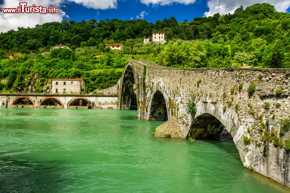 Immagine Il Ponte della Maddalena o ponte del Diavolo a Borgo a Mozzano in Toscana