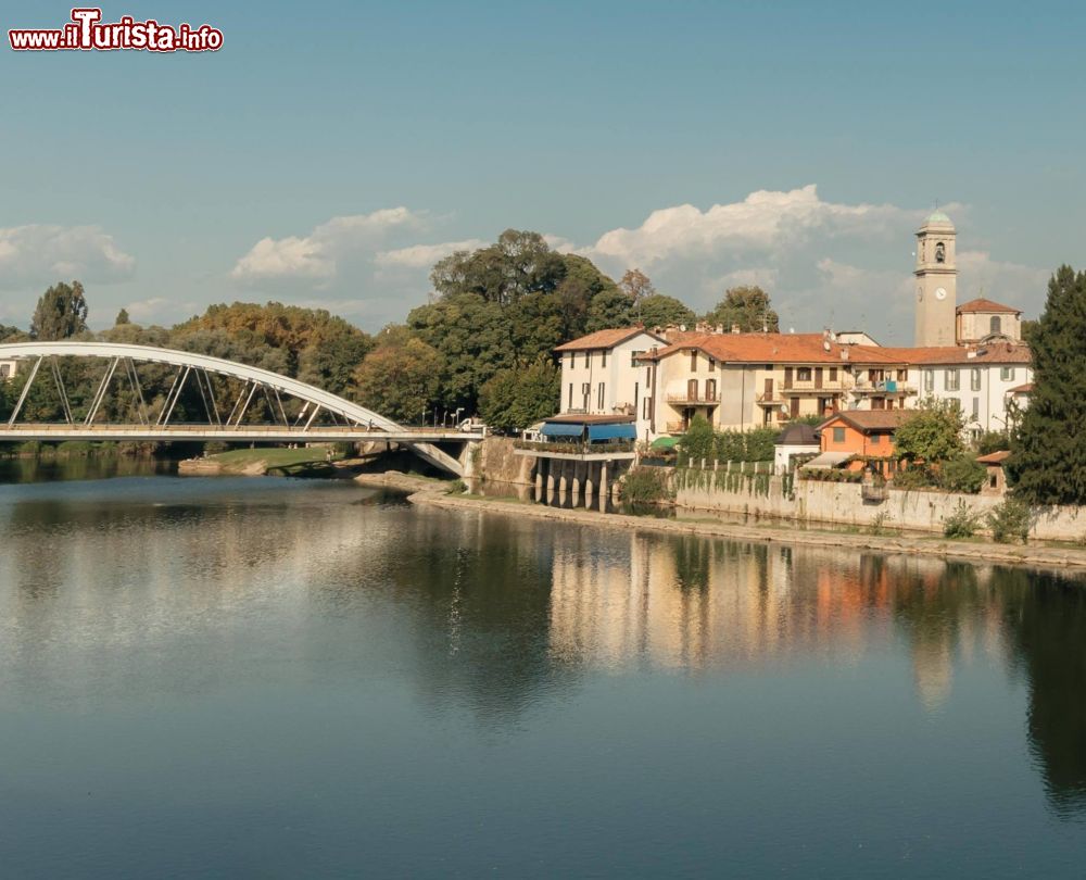 Immagine Il ponte e le case della cittadina di Vaprio d'Adda in Lombardia