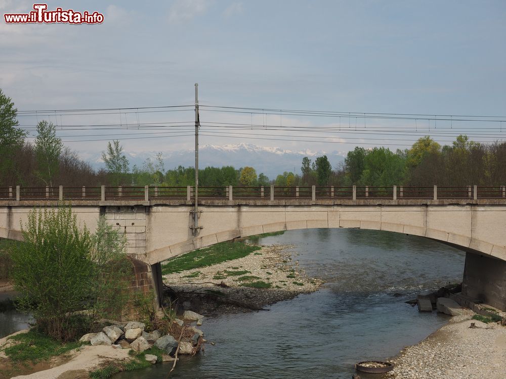 Immagine Il ponte ferroviario sul fiume Orco a Brandizzo in Italia
