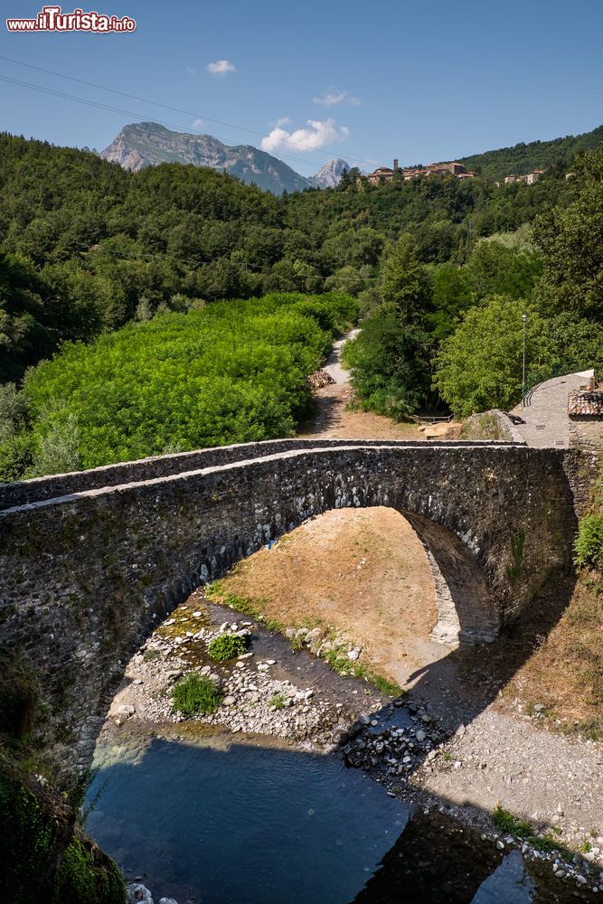 Immagine Il Ponte medievale di San Michele a Piazza al Serchio, provincia di Lucca in Toscana