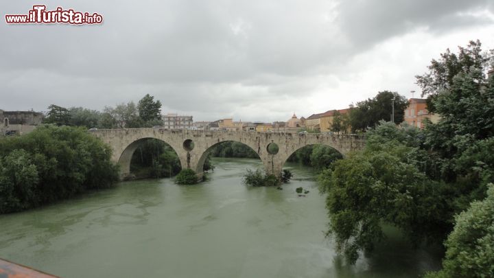 Immagine Il ponte romano sul fiume Volturno a Capua - © wikipedia